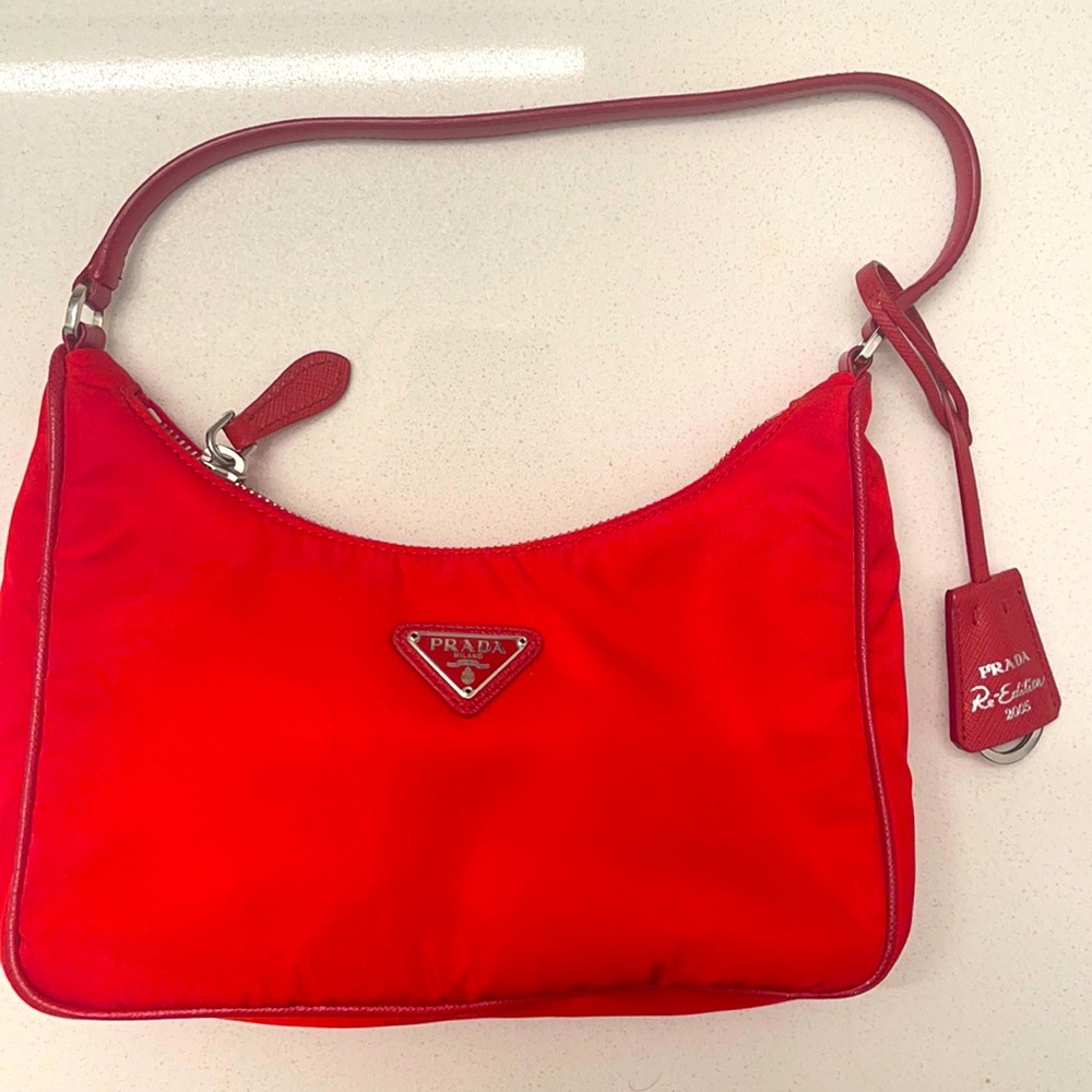 Prada Re-Edition 2005 mini bag LEATHER STRAP